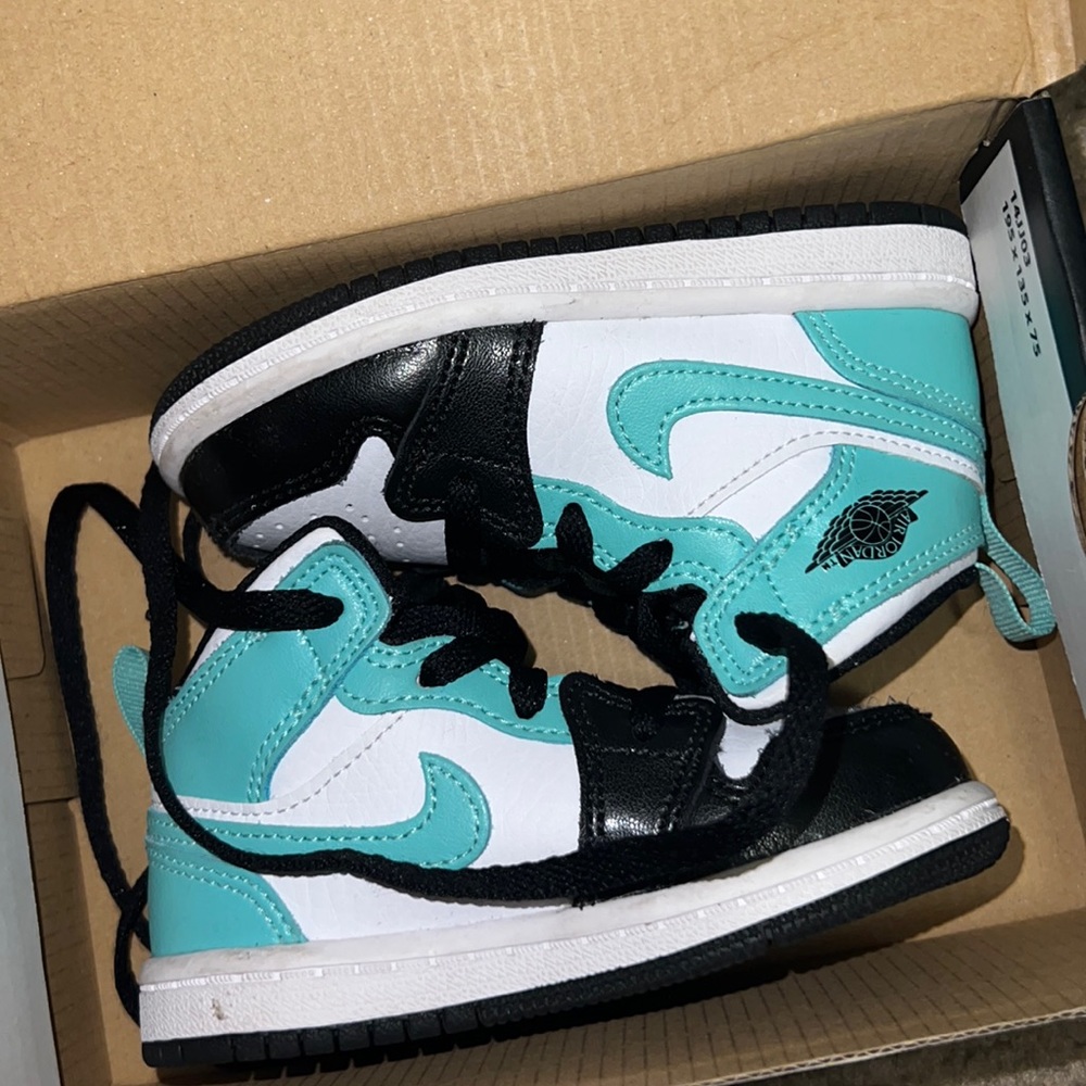 White black teal Jordan 1